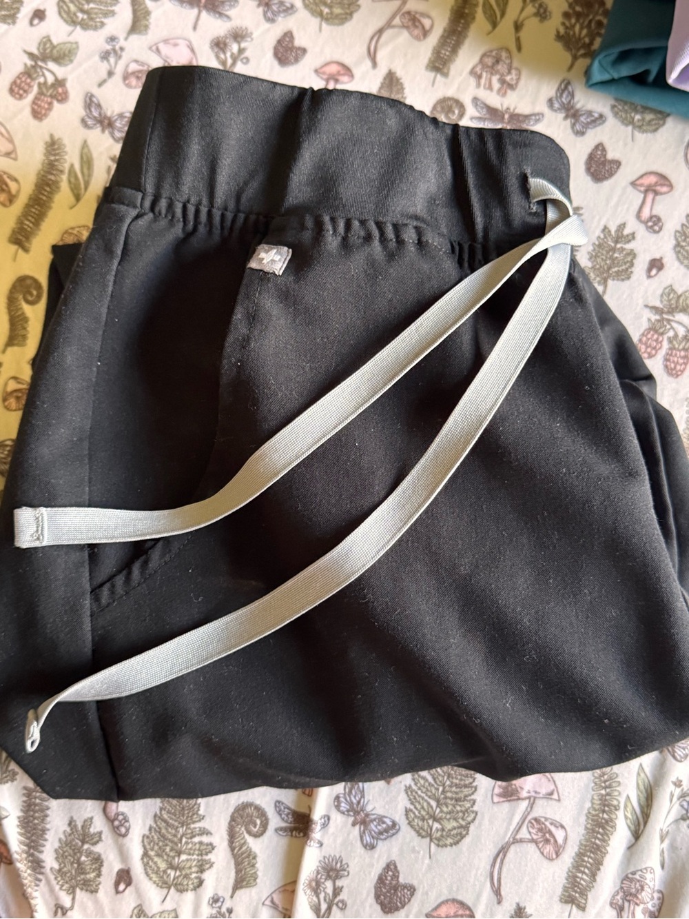 FIGS Black Drawstring Zamora Jogger Pants with Light Gray Ties - Small